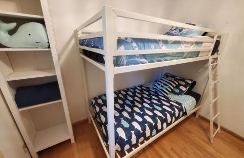 Racine Maison | Nautical Splash Pad Spacious 3bdrm Cedar Hot tub Wifi Hulu DisneyPlus Coffee Espresso Bar