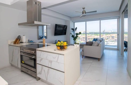 Isla Iguana Appartement | Nautico Condo, Nice Marina View, Rooftop Pool, Gym