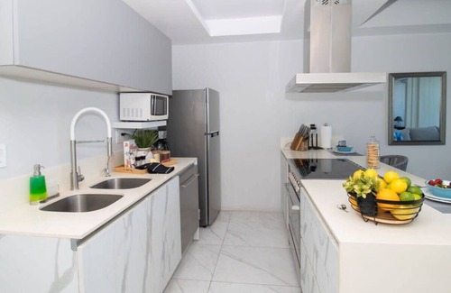 Isla Iguana Appartement | Nautico Condo, Nice Marina View, Rooftop Pool, Gym
