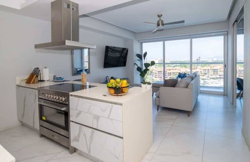 Isla Iguana Appartement | Nautico Condo, Nice Marina View, Rooftop Pool, Gym