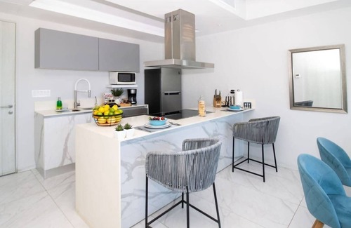Isla Iguana Appartement | Nautico Condo, Nice Marina View, Rooftop Pool, Gym