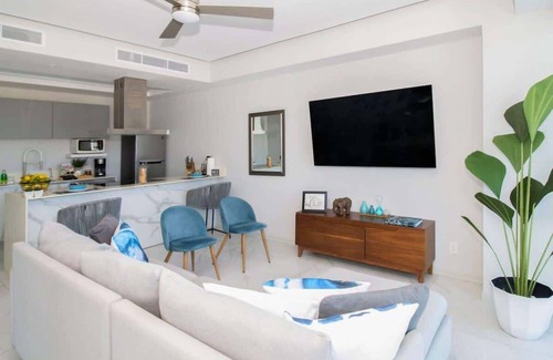 Isla Iguana Appartement | Nautico Condo, Nice Marina View, Rooftop Pool, Gym