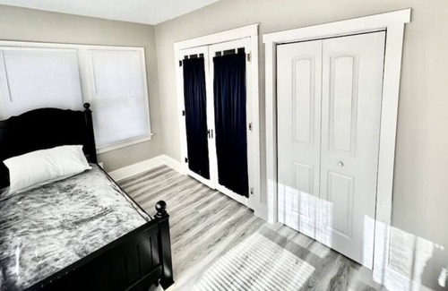 Hamilton Maison | Nauvoo Area Arts & Crafts Home Sleeps 18