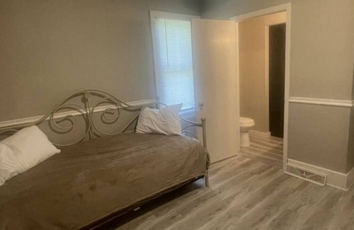 Hamilton Maison | Nauvoo Area Arts & Crafts Home Sleeps 18