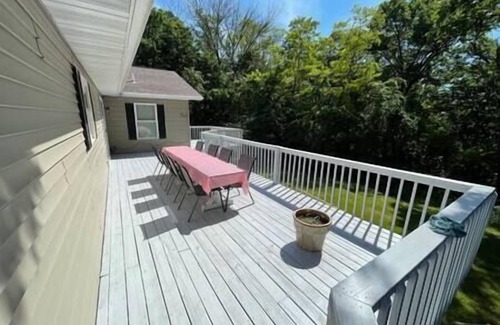 Nauvoo Maison | Nauvoo Family Reunion Retreat! 8/4 Sleeps 23!