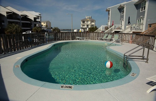 Navarre Beach Maison | Navarre Beach "Into the Mystic" Cozy & Unique Townhome