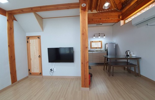 Hampyeong Maison | Navillera Hanok Pension