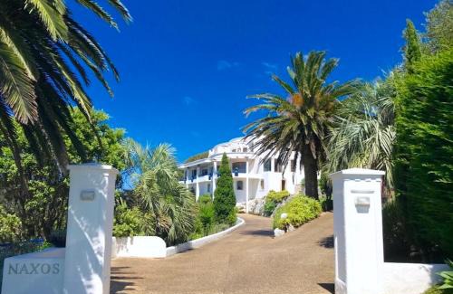 Bowentown Appartement | Naxos - Med style castle, ocean views from every room!