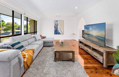Baulkham Hills Maison | NBAU025 · Aircabin | Baulkham Hills | Comfy | 4 Beds House