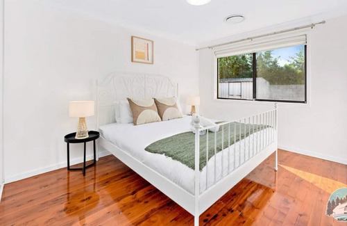 Baulkham Hills Maison | NBAU025 · Aircabin | Baulkham Hills | Comfy | 4 Beds House