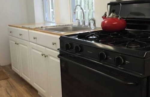Forest Hills Appartement | Big and Comfy in Forest Hills\Cleveland Park by the Metro & Zoo! King Size Bed!