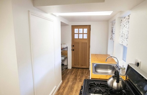 Forest Hills Appartement | Big and Comfy in Forest Hills\Cleveland Park by the Metro & Zoo! King Size Bed!