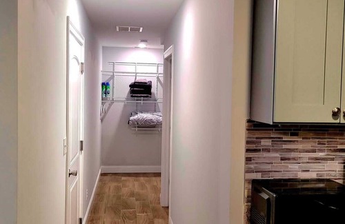 Newark Appartement | Charming 2-Bedroom Apartment w/ Private Bath & Sofa Bed: Near NYC & EWR