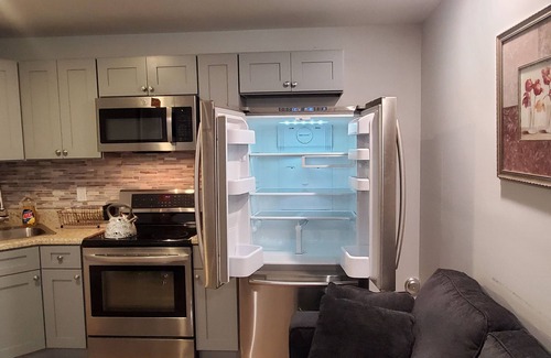 Newark Appartement | Charming 2-Bedroom Apartment w/ Private Bath & Sofa Bed: Near NYC & EWR