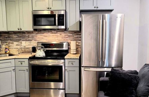 Newark Appartement | Charming 2-Bedroom Apartment w/ Private Bath & Sofa Bed: Near NYC & EWR