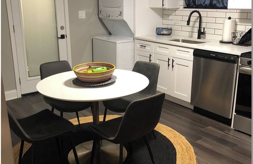South Shore Maison | Charming 2-bedroom space with AC, WiFi in amazing Chicago