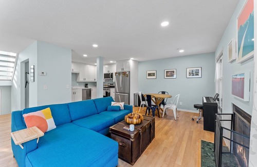 Marcy-Holmes Maison | NE Townhome, Close to Everything!