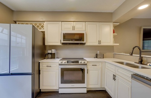 Humble Copropriété | Near Airport & Interstate: Houston Area Townhome