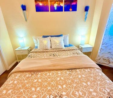 West Arlington Maison | Near AT&T Stadium, UTA, Globe Life, Six Flags, DFW Airport, American Airlines Center with Games and Crib