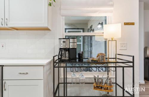 Brentwood Appartement | Near BBQ, Coffee More in Brentwood Pet-Friendly 2BR 1BA Condo By Austin Vacay