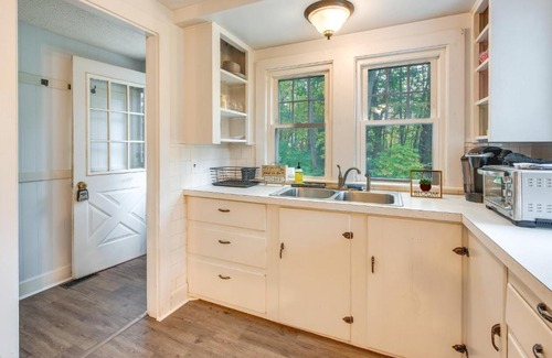 Wells Maison | Near Beach Coastal Maine Getaway with Yard