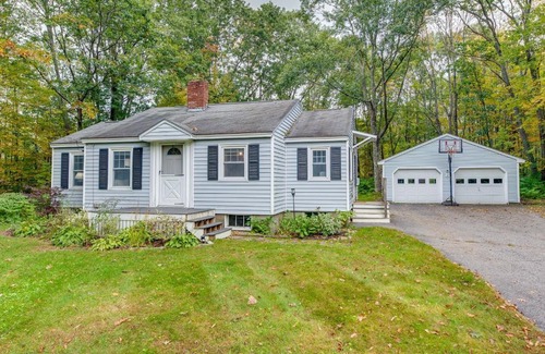 Wells Maison | Near Beach Coastal Maine Getaway with Yard