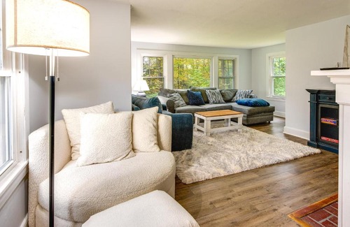 Wells Maison | Near Beach Coastal Maine Getaway with Yard