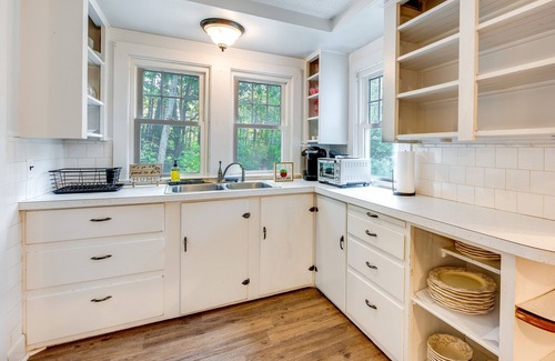 Wells Maison | Near Beach: Coastal Maine Getaway w/ Yard