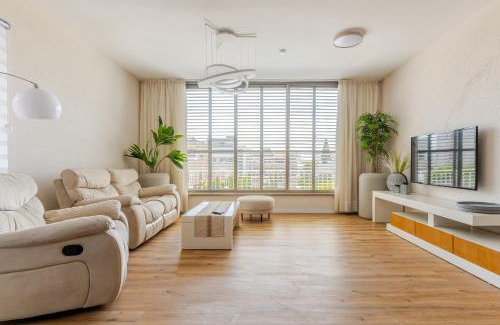 Kiryat Yam Appartement | Near Beach, Family Penthouse