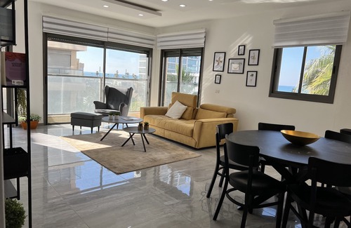 Tel Aviv Promenade Appartement | Near Beach & Market Beautiful 4 Bedroom Apartment