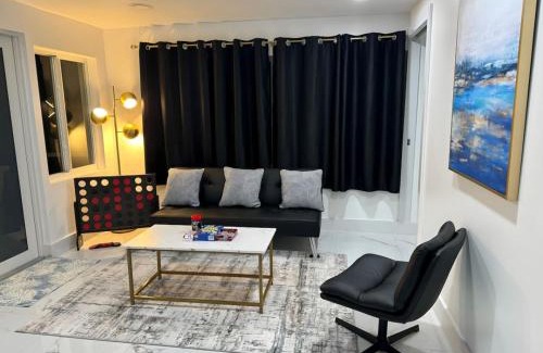 Edgewood Maison | Near Beaches 3 BR Luxury Fort Lauderdale Home