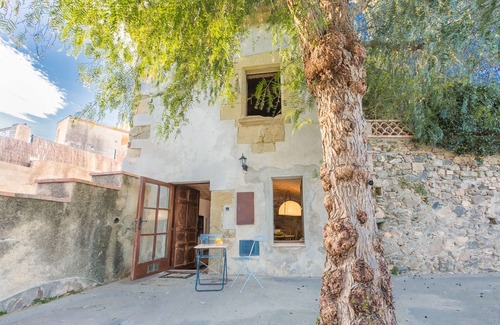 Cruilles Maison | Près des plages. Maison en pierre élégante dans un village médiéval