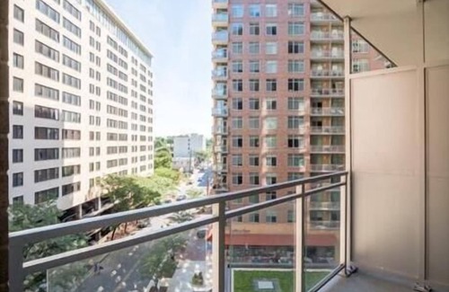 Woodmont Triangle Appartement | Frais | Appartement 1 chambre | Bethesda MD | avec balcon | par GLS