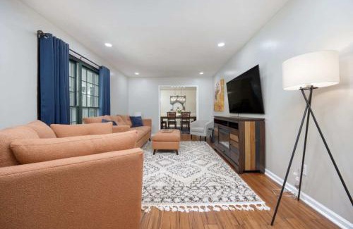 Fortson Maison | Near Botanical Garden with a Pool Charming on Charing