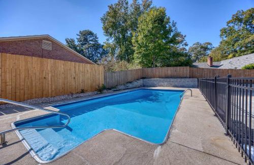 Fortson Maison | Near Botanical Garden with a Pool Charming on Charing