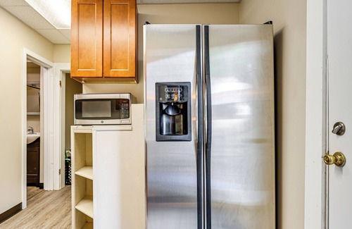 Seneca Falls Maison | Near Cayuga Wine Trail: Seneca Falls Convenience!
