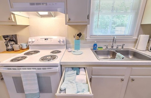 Goose Creek Maison | Near Charleston 3 Bed w/Fenced Yard Near Beach!