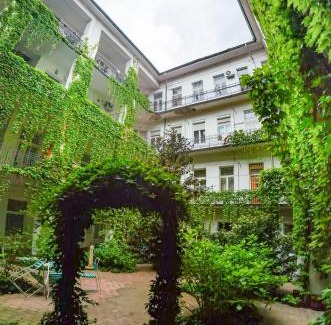 Istvanmezo Appartement | Near City park only 5 minutes walk , where you can find the world famous Szechenyi thermal bath spa, Capital Circus , Museums The apartment is modern and newly renovated ,in a quiet and peaceful green Oasis with AC ,smart TV, high speed internet