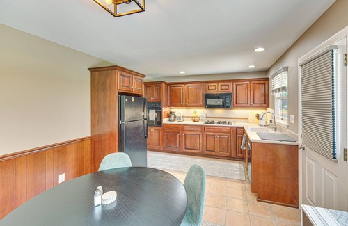 Camp Hill Maison | Near Dtwn Harrisburg: Stylish Home w/Patio & Yard