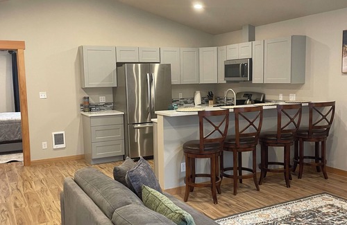 Geneva Appartement | Near Galbraith Mt. and Whatcom Falls. New apartment ready to be enjoyed.