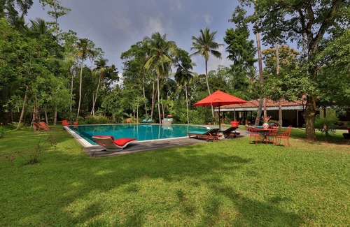 Unawatuna Villa | Proche Galle, maison coloniale récente, 3 chambres, grande piscine dans parc