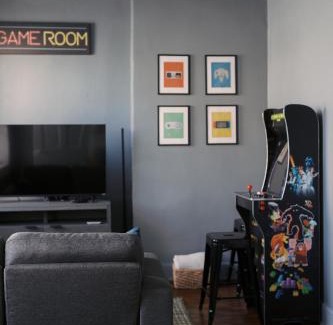 Middletown Maison | Near Hershey, Entire house with Fire Pit, Game Room