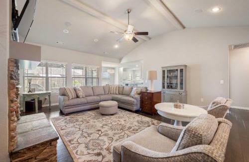 Bentonville - Fayetteville Maison | Near Hiking and Biking Convenient Home in Rogers!