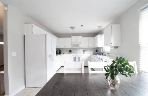 Apex Maison | Near Historic Downtown Apex, Sleeps 8, King Bed