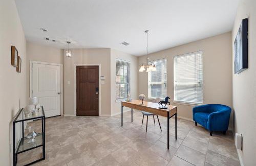 Houston Maison | Near Iah Houston Home Yard Bbq Games Wi-fi Pets