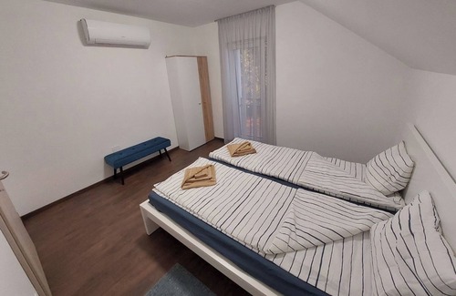 Balatonszarszo Maison | Near lake Balaton, family-sized double apartman.