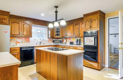Keene Maison | Near Main St & Festivals: Peaceful Keene Getaway!