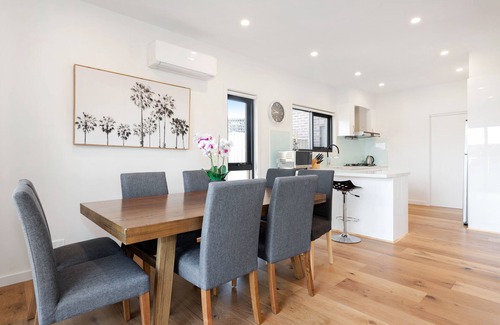 Ashwood Maison | Near new Spacious 5 Bedroom House Close to all Amenities