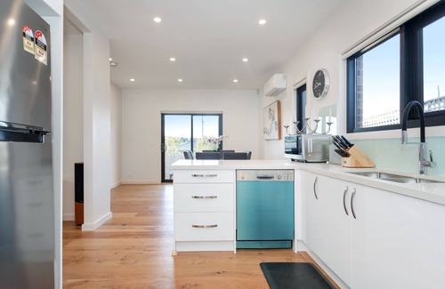 Ashwood Maison | Near new Spacious 5 Bedroom House Close to all Amenities