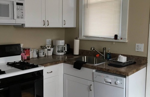 Forest Hills Appartement | Near Oakland, DT, Monroeville,Traditional decor, Off-Street parking, US OPEN 532